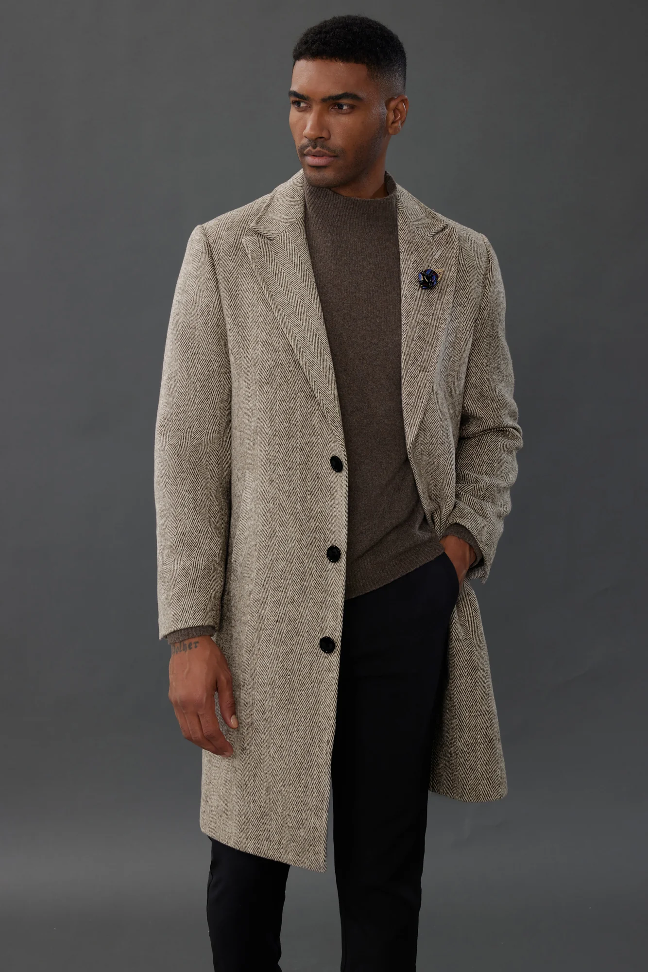 Men Herring Bone Pattern Overcoat Peak Lapel Back Slit Knee Length Coat - Image 6