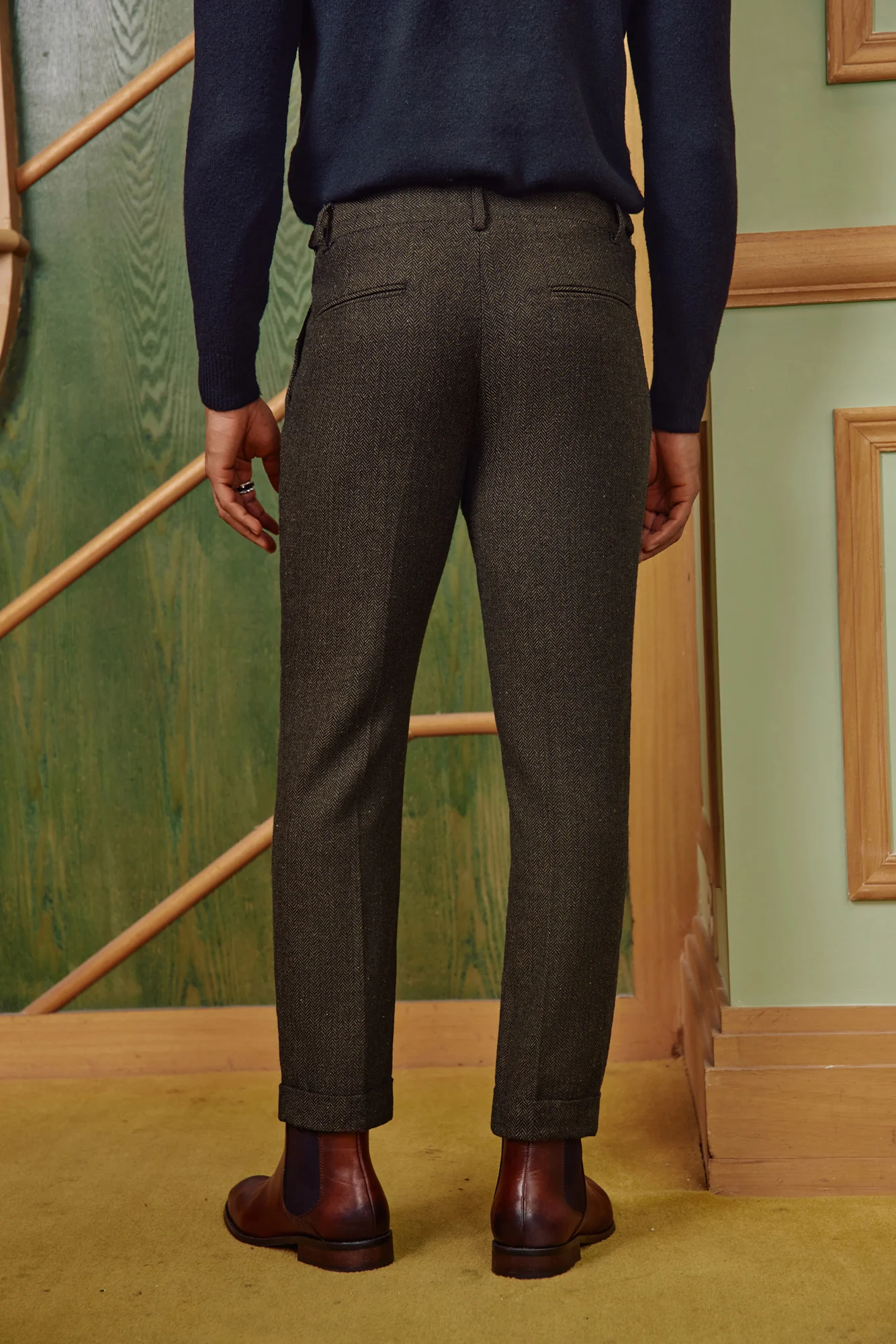 Men Stylish Capri Pants Fold-up Leg Opening Cropped Length Trousers - Image 12