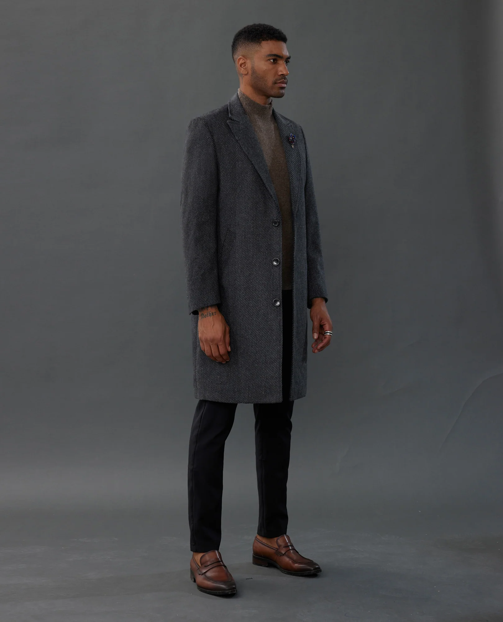 Men's Herringbone Wool Blend Long Overcoat Pea Coat with Brooch - Image 7